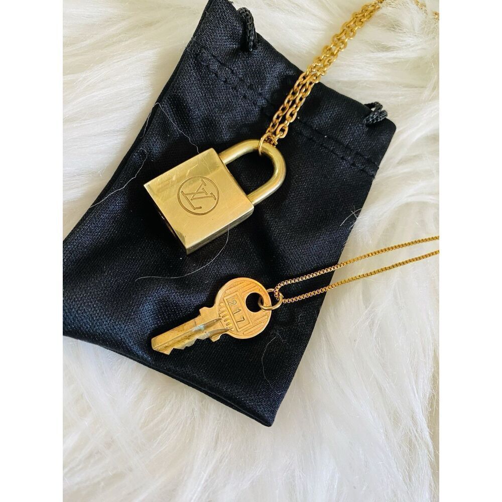 🛍️ Louis Vuitton Authentic Lock And Key Authentic On Non Branded Chains with Box